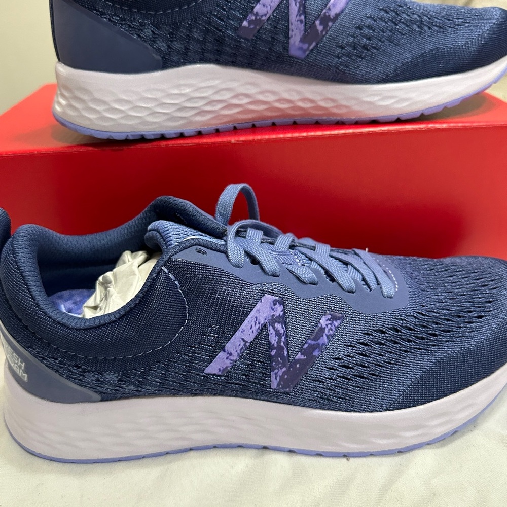 Size 8 new with tags new balance